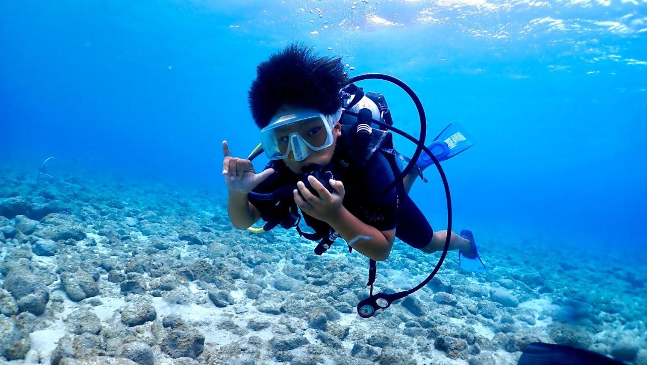 Hotel Pamanilao And Padoy'S Dive Camp Batangas Esterno foto