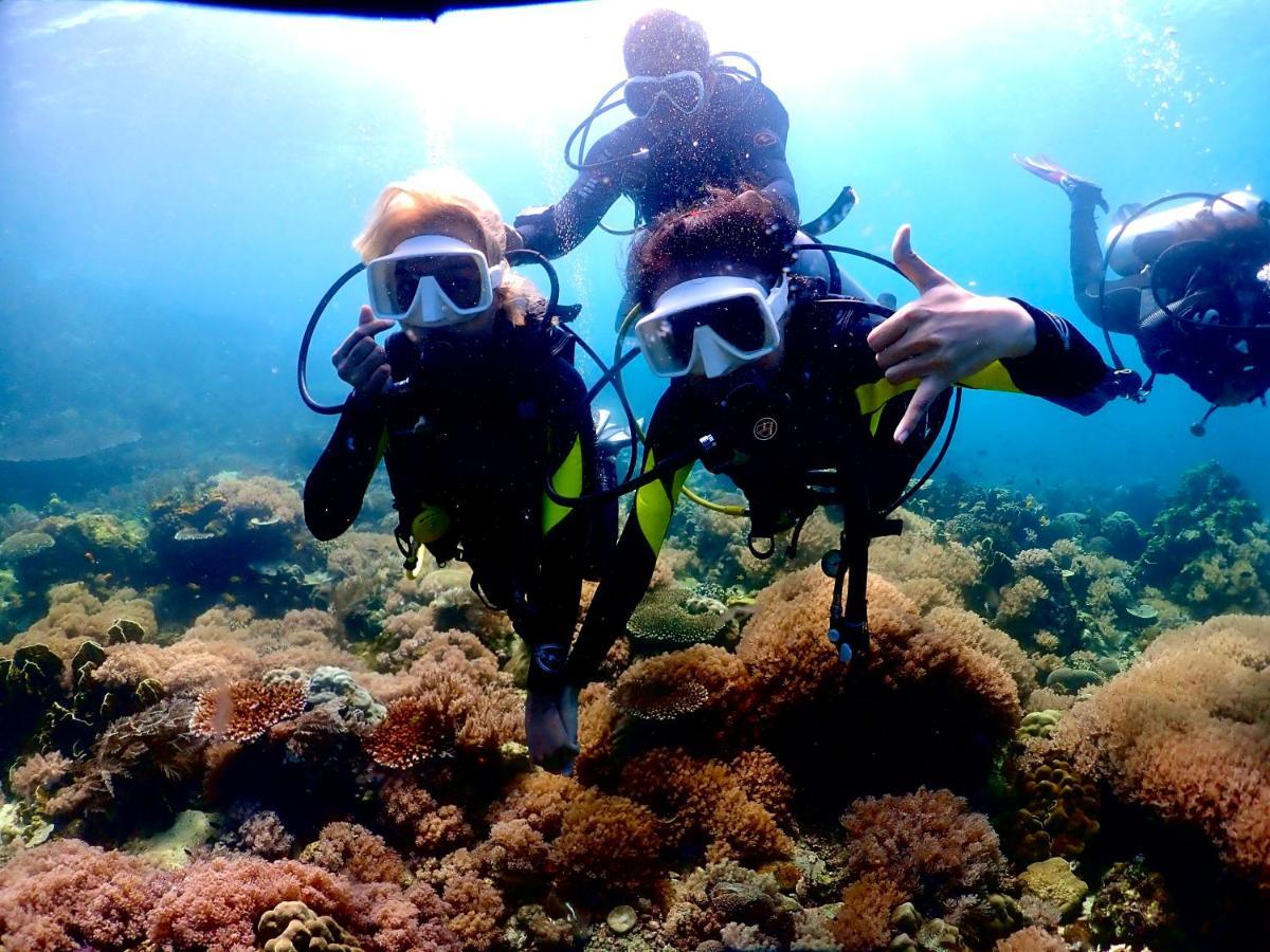 Hotel Pamanilao And Padoy'S Dive Camp Batangas Esterno foto